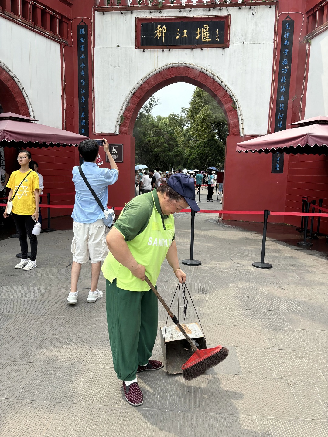 1726722299129616.jpg 高溫下的堅(jiān)守1.jpg