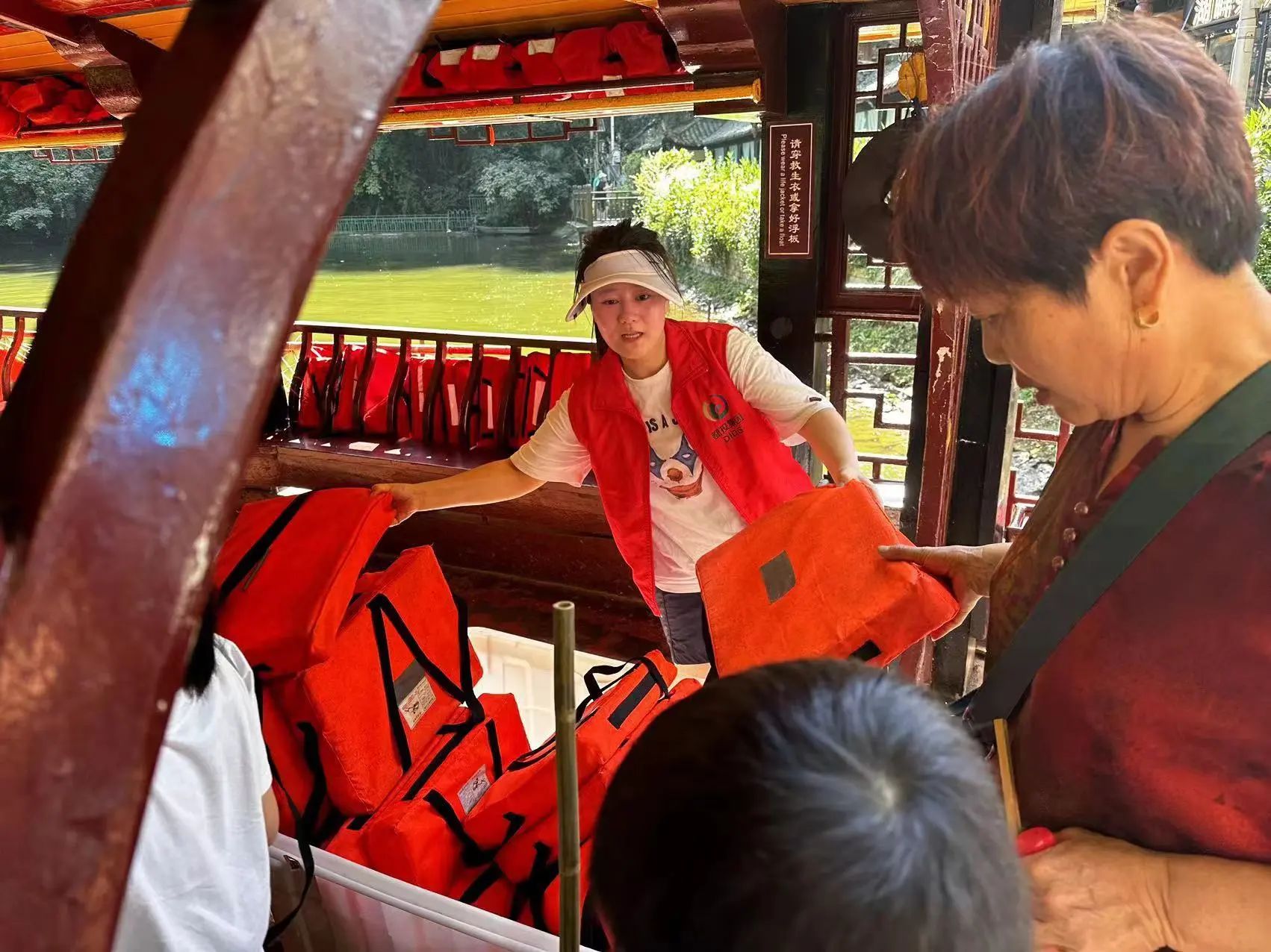 1726723028955907.jpg 高溫下的堅(jiān)守9.jpg